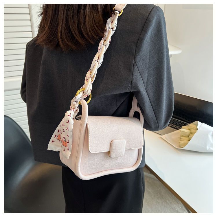 Korean version versatile ins texture niche chain crossbody shoulder bag