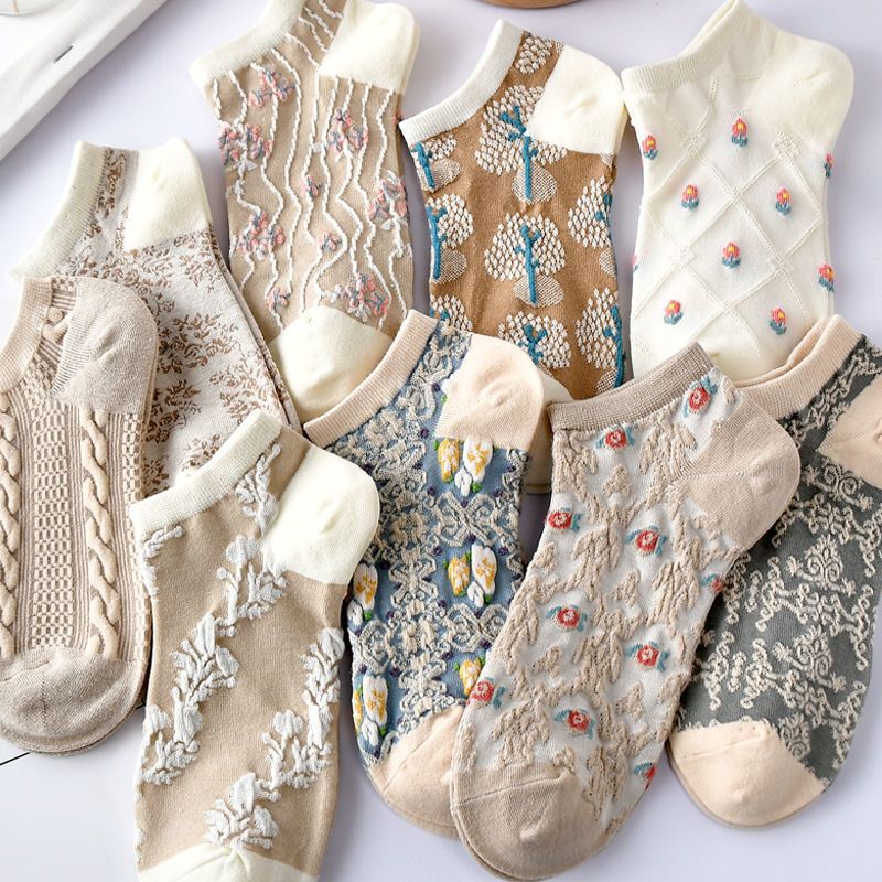 Versatile Japanese retro literary foot three-dimensional relief socks