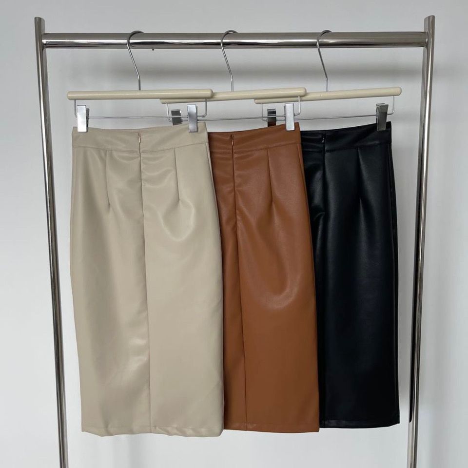 High-Waist Classic Leather Skirt for Women: Winter Mid-Length, Slimming Design with Hip-Covering Slit