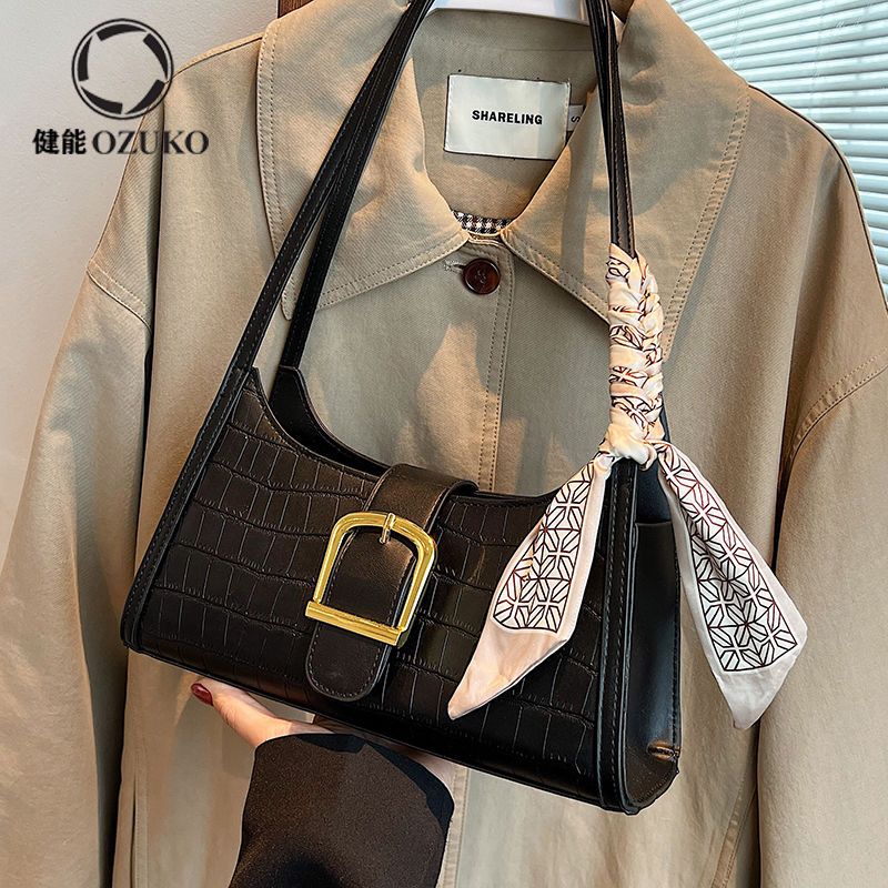 Versatile fashionable shoulder underarm baguette bag high-end crowd design