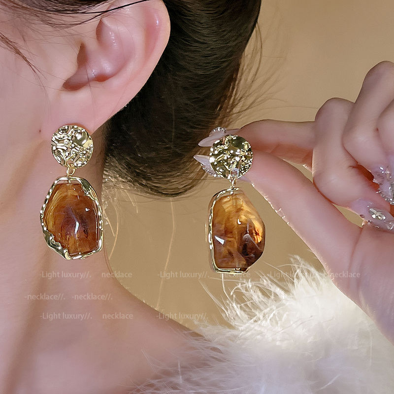 High-end retro coffee-colored earrings celebrity hot style temperament earrings