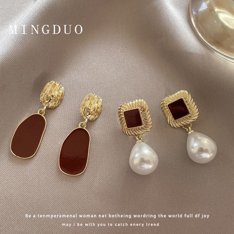 Retro Red Baroque Pearl Simple and High-end  Earrings for Women