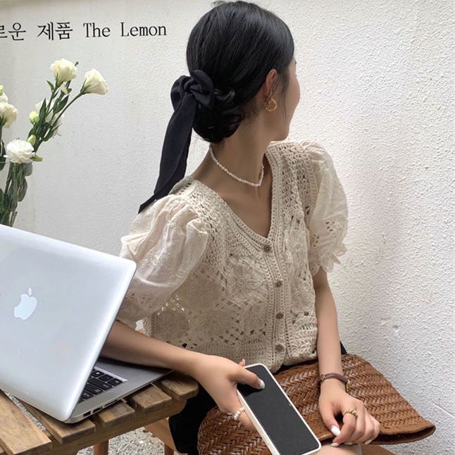 French V-neck puff  hollow knitted chic short-sleeved shirt