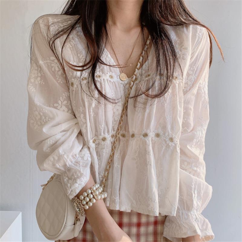 Korean long-sleeved V-neck lace three-dimensional daisy design top