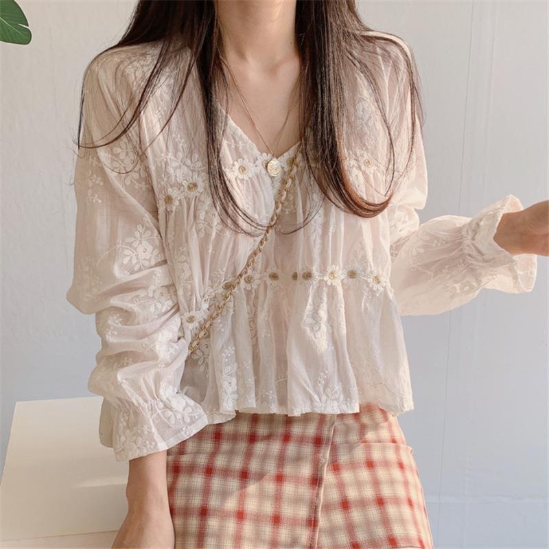 Korean long-sleeved V-neck lace three-dimensional daisy design top