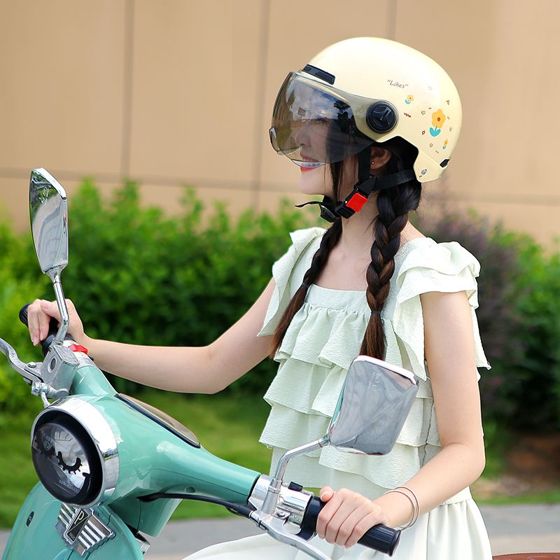 3C Certified National Standard Helmet with Small Floral Pattern - Electric Scooter, Motorcycle, and E-Bike Helmet, All-Season Universal Safety Helmet