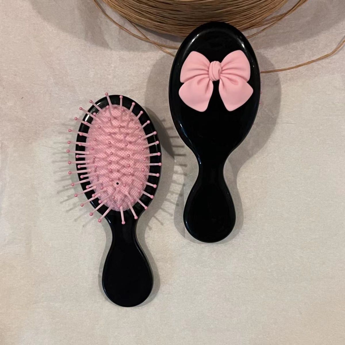 Cute Cartoon Mini Air Cushion Hair Brush – Portable Bow Massage Comb for Students, Soft Girl Style