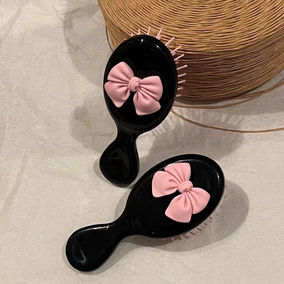 Cute Cartoon Mini Air Cushion Hair Brush – Portable Bow Massage Comb for Students, Soft Girl Style