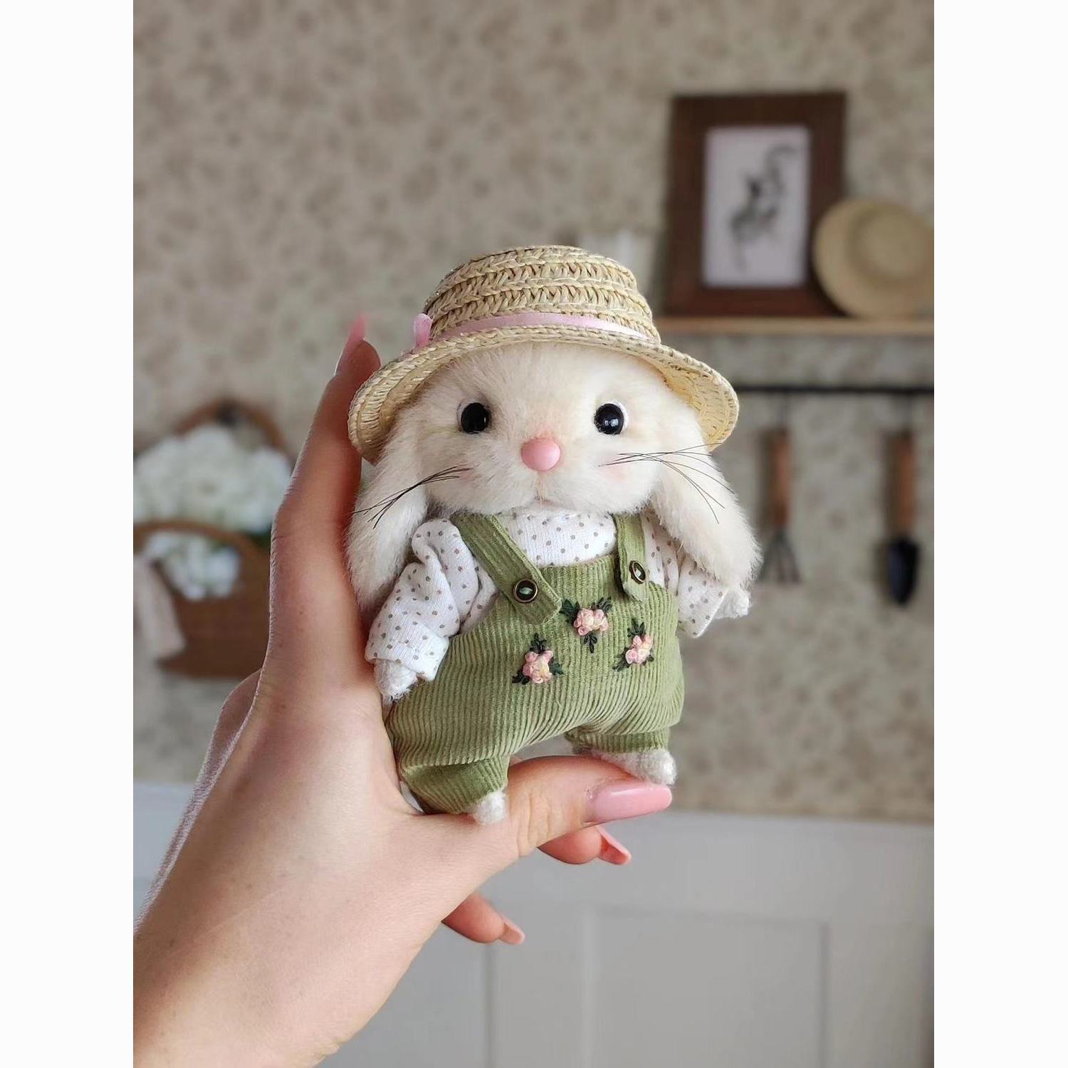 Soft and Cuddly Gardener Teddy Bunny - Perfect Gift for Girls, 14cm Plush Toy