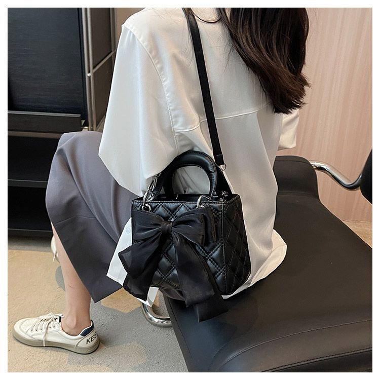 Korean style versatile rhombus shoulder bag bow handheld crossbody Princess Diana bag