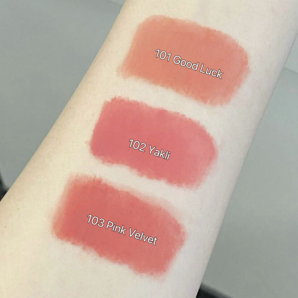 Cappuvini’s Pink moisturising macaroon lip tint.