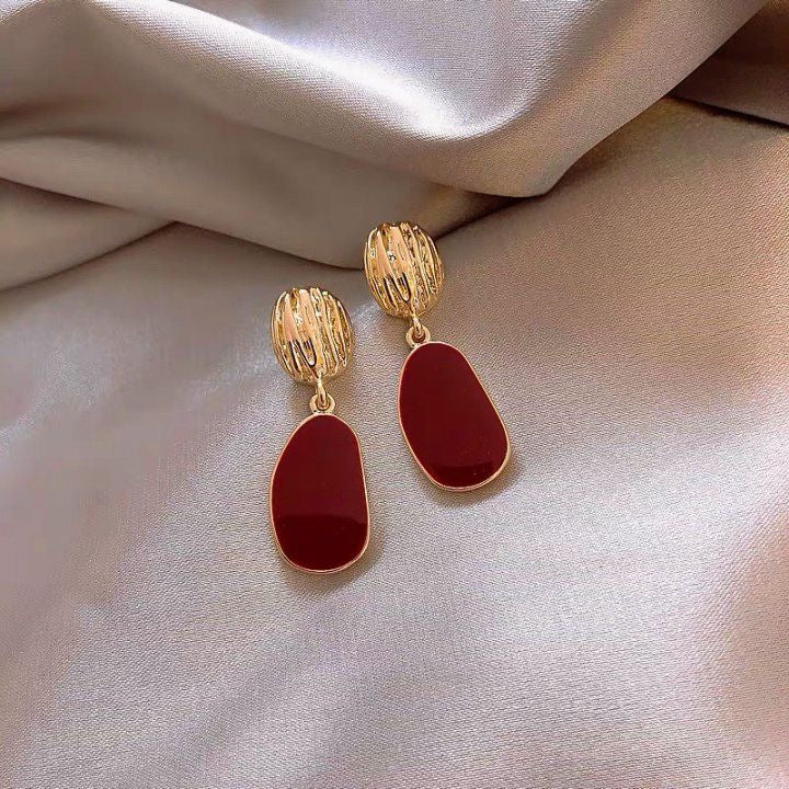 Retro Red Baroque Pearl Simple and High-end  Earrings for Women