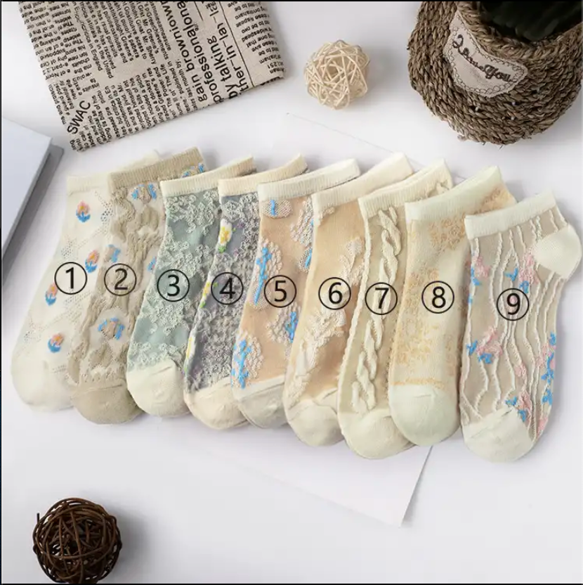 Versatile Japanese retro literary foot three-dimensional relief socks