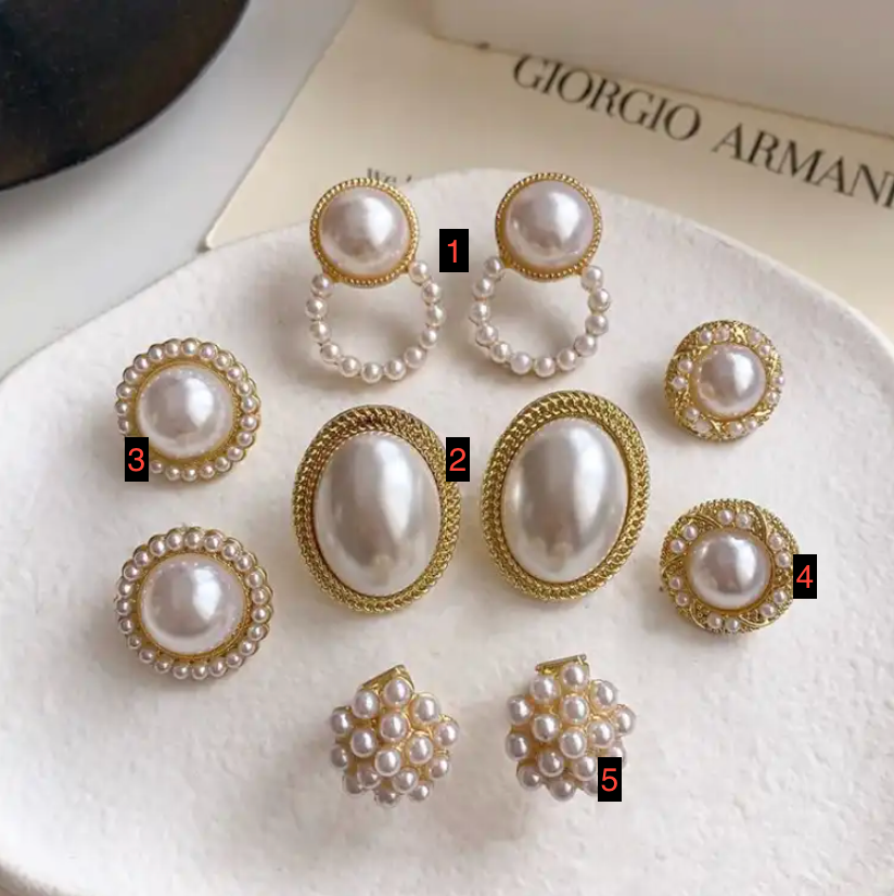 Korean internet celebrity light luxury retro small fragrance high-end pearl earrings