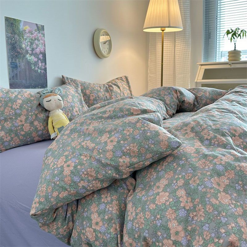 Wrinkled Yarn Wash Cotton Country Style Bed, two-toned cartoon style bedsheets.