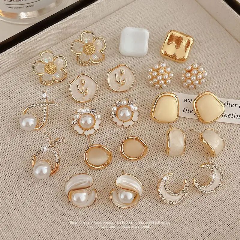 13353998118827283 Simple and versatile pearl earrings new trendy Internet celebrity temperament earrings - Image 1