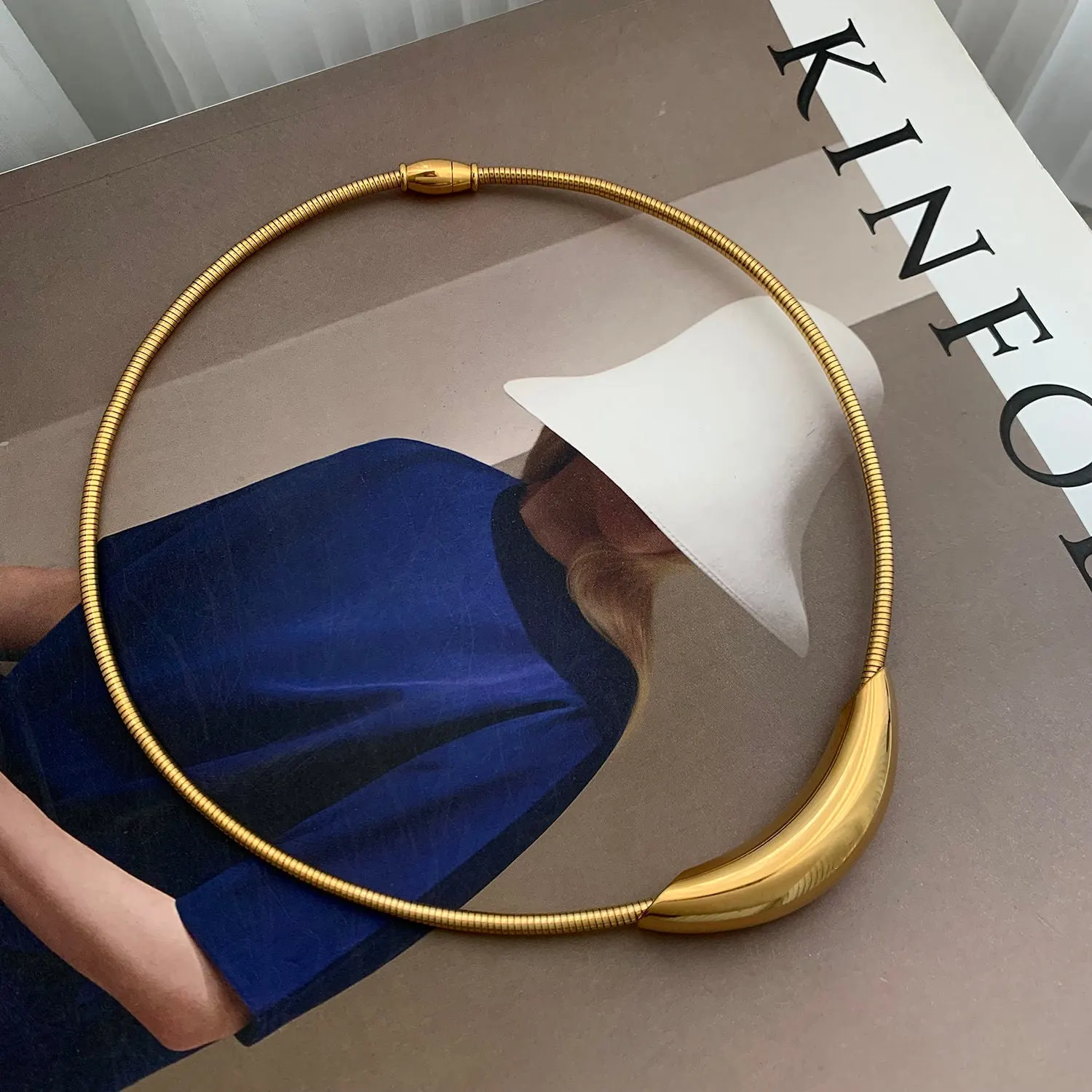 13389535252021675 Minimalist Curved Tube Titanium Steel Choker – Fade-Resistant Metal Statement Necklace - Image 1