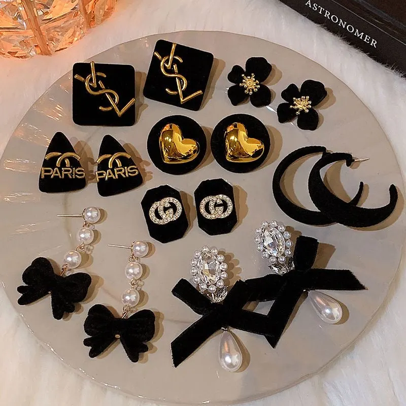 IMG_7716 French retro black high end design sense temperament stud earrings for women - Image 1