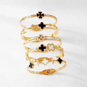 Cross-border wholesale electroplated gold female models female high-grade female non-fading jewelry ins four-leaf clover titanium steel bracelet