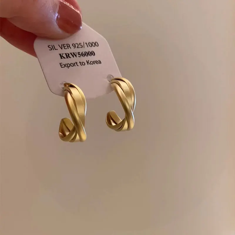 O1CN01nh5roW1wYcAzIPTjt__4611686018427381472-0-item_pic_jpg Irregular Gold Minimalist Hoop Stud Earrings - Image 1