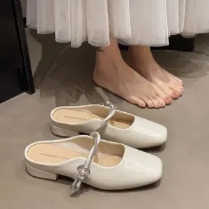 Elegant Closed-Toe Mule Sandals for Women – Chic Flat Backless Summer Slippers