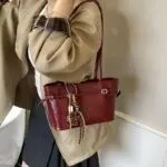 Minimalist Large Capacity Shoulder Bag - Image 10