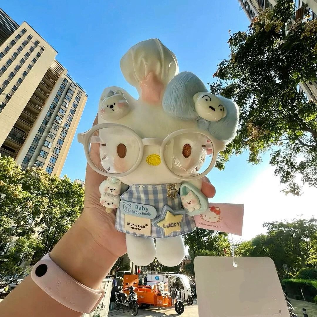 imgi_44_f8f9852c-43e8-44fc-b861-85ecffa17383 Hello Kitty Plush Bag Charm & Keychain - Image 1