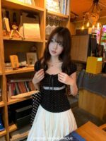Sweet Bow Detail Square Neck Lace Puff Sleeve Top - Image 2