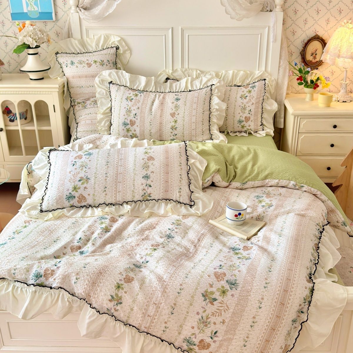 Main Images2 (15) French Princess Floral Bedding Set - Image 1