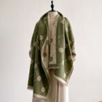 YILIAN Elegant Daisy Double-Sided Cashmere-Feel Scarf - Image 2