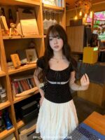 Sweet Bow Detail Square Neck Lace Puff Sleeve Top - Image 6