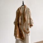 YILIAN Elegant Daisy Double-Sided Cashmere-Feel Scarf - Image 3