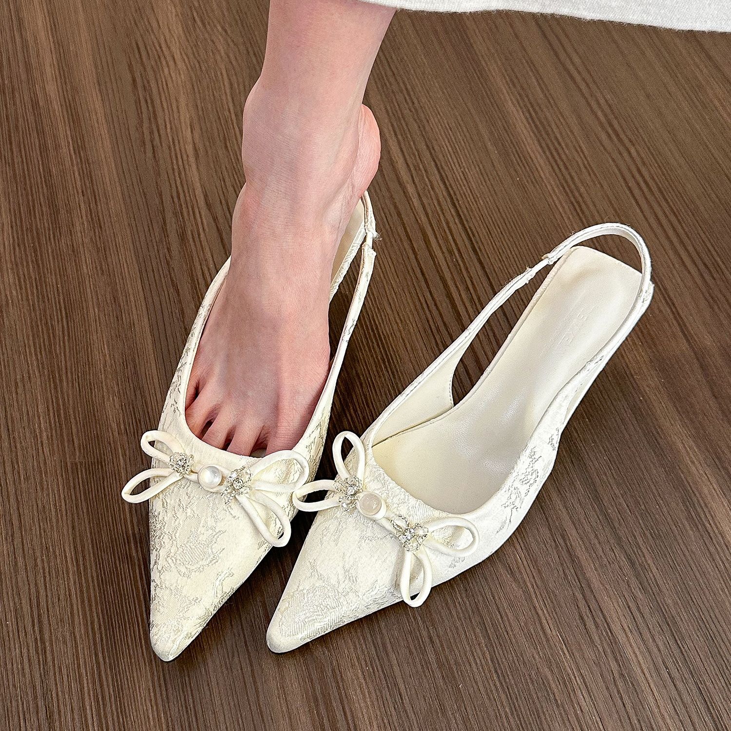 115418a1-d708-4692-9134-23e796d48f34 Pointed-Toe Bow High Heel - Image 1