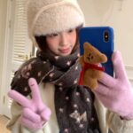 Double-Sided Knitted Scarf - Image 2