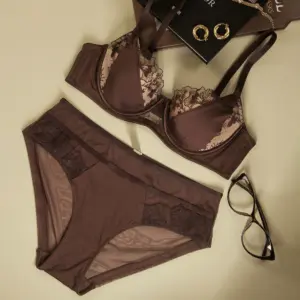French Lace Color-Block Bra and Panty Set