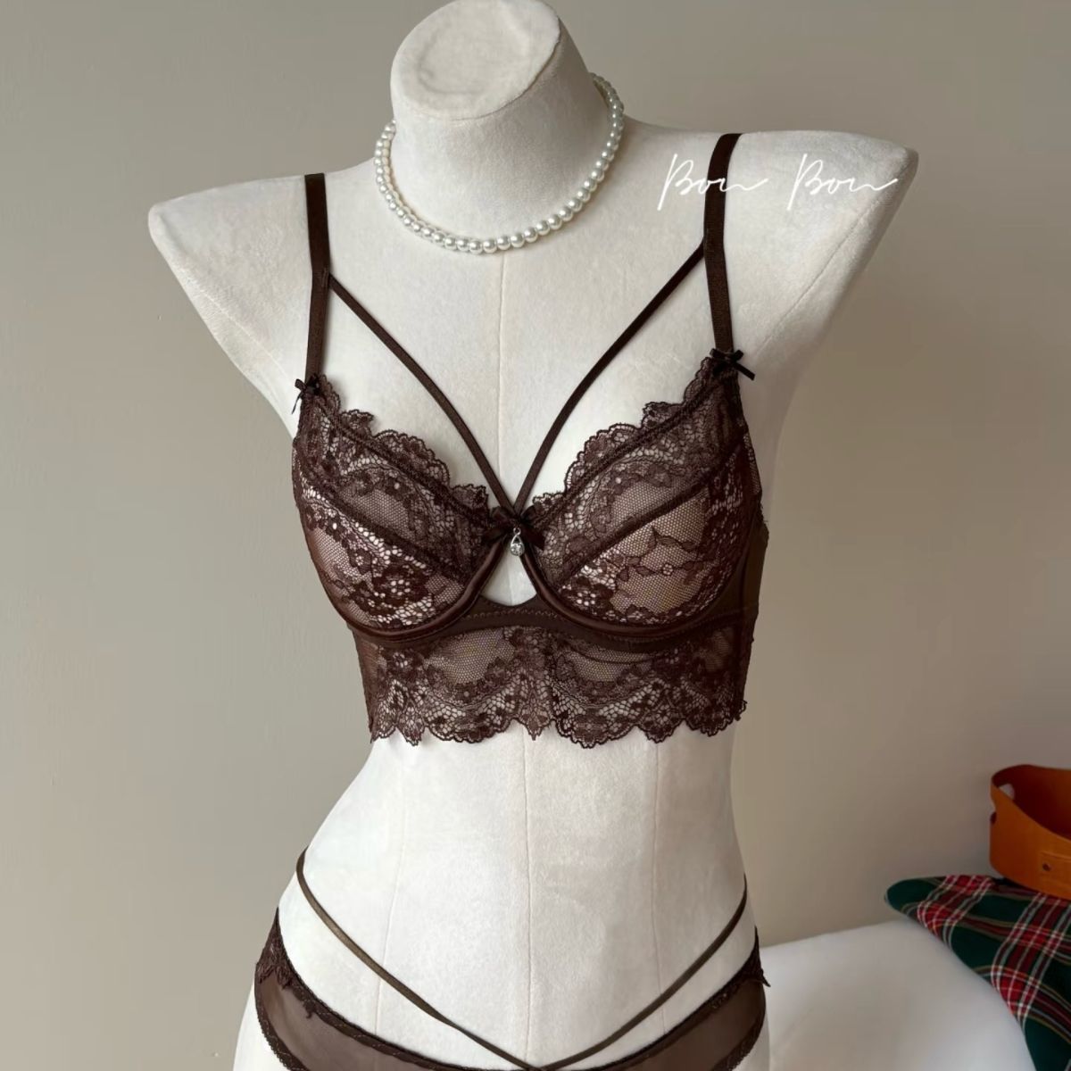d659cd77-ef9a-44d6-9b3e-7476673bc3e9 Lace Push-Up Bra Set - Image 1